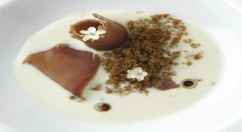 Ajo blanco malagueño de coco con mojama y huevas de atún