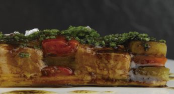 Coca de hígado de pato y verduras