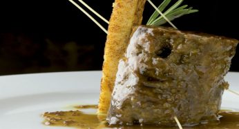 Rabo de toro con fingers de polenta, salsa de mostaza y mirim
