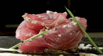 Tataki de atún con ajoblanco