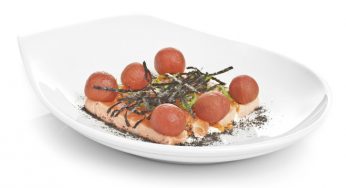 Salmón acidulado con sus huevas y mousse de anguila ahumada