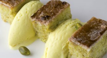 Torrija de pistachos, vainilla y leche con sorbete de coco