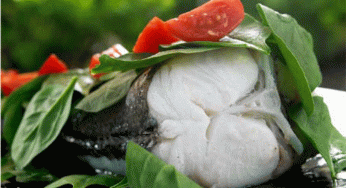 Merluza fría con salsa de alcaparras