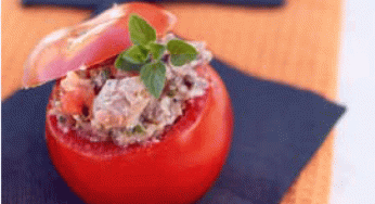 Tomates rellenos de sardinas aliñados con orégano