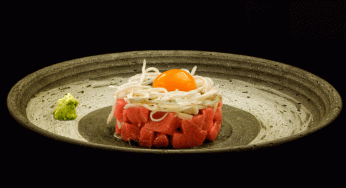 Tartar de toro con angulas