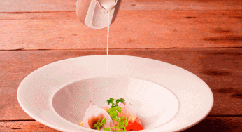Sopa de bacalao, cebolla de Figueras, berenjena y pimiento rojo