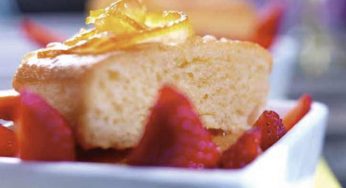 Bizcocho borracho con fresas