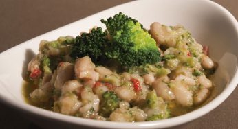 Ensalada de alubias con flores de brócoli