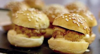 Mini hamburguesas de atún y erizo con mahonesa picante