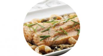 Lomo de Salmón Noruego fresco con champiñones y Gambas árticas