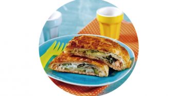 Milhojas de Salmón Noruego ahumado con calabacín, queso de cabra y cebollino