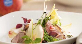 Pechuga de pato crujiente con ensalada de manzanas