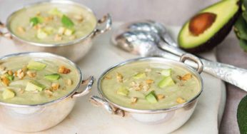 Sopa de alcachofas y aguacate
