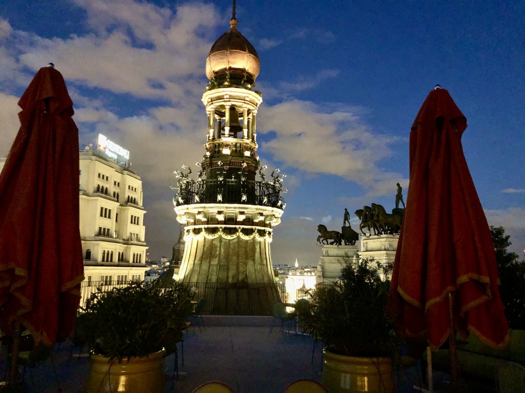 Vista desde la terraza de Dani Brasserie al anochecer