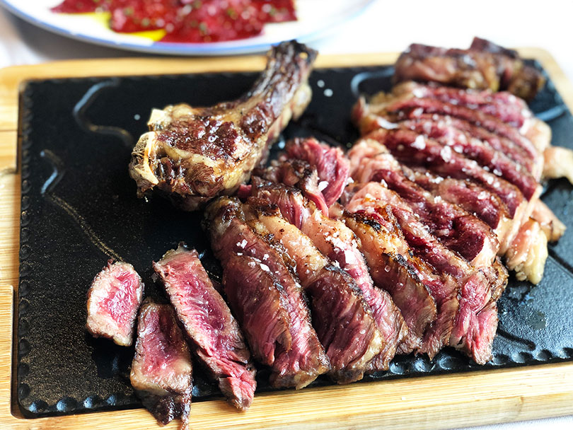 Restaurante Essentia (Tarancón) - Chuleta a la parrilla con pimientos del piquillo