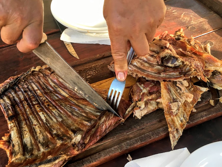 Parrillada con diferentes cortes de carne muy sabrosos, jugosos.