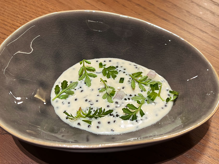 Restaurante Aürt (Barcelona) Espuma de esturión con caviar y brotes de mandarina