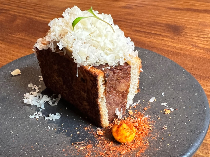 Comparte Bistró (Madrid) Croque-Monsieur de jarrete y queso cantal