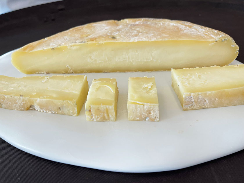 Tejeda cheese produced by Borja Marrero for Muxgo