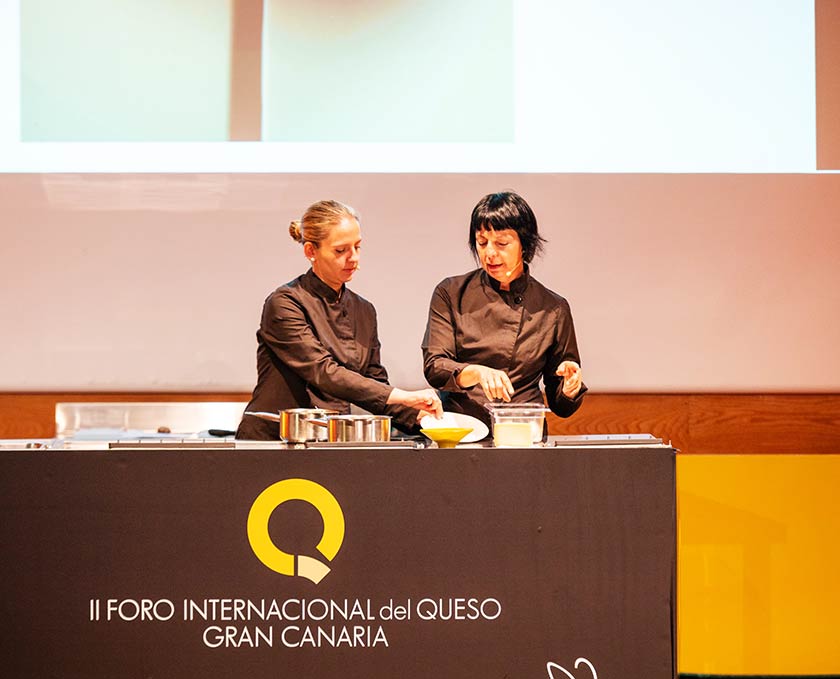 Fina Puigdevall y Clara Puigvert en el Foro del Queso