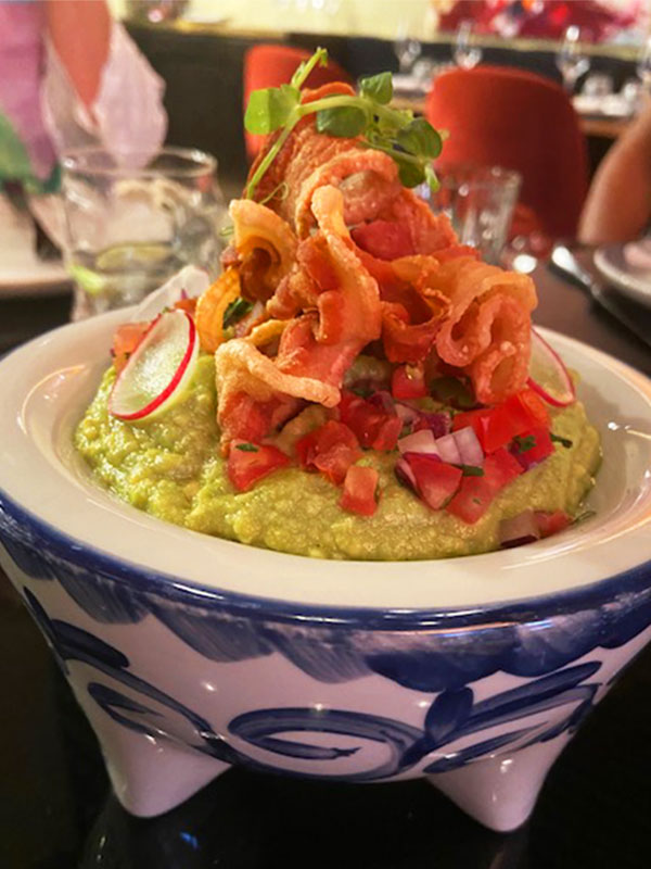 Guacamole con torreznos de Iztac