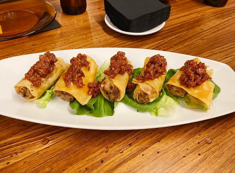 Rollitos de steak tartar en Marzeah Taberna