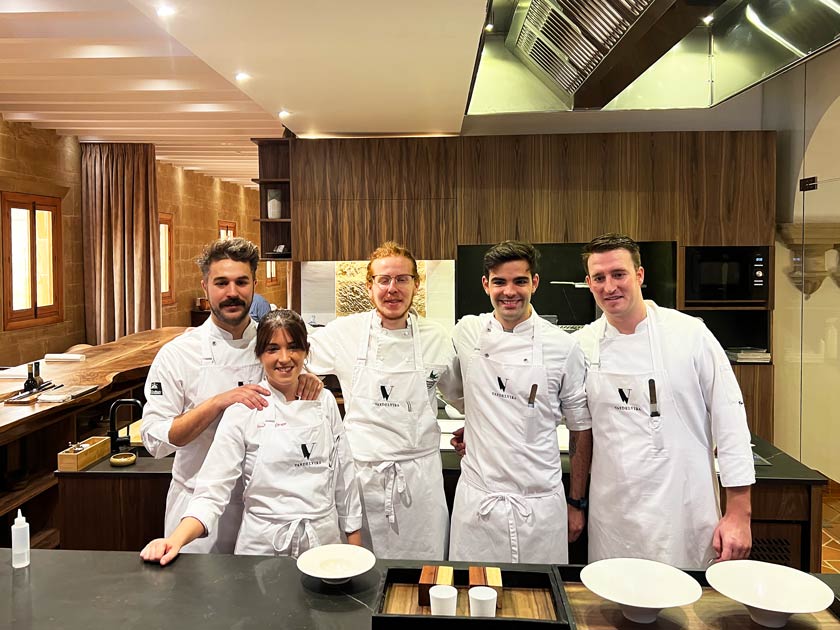 Vandelvira (Jaén) El equipo de cocina con Juan Carlos García el primero a la izquierda