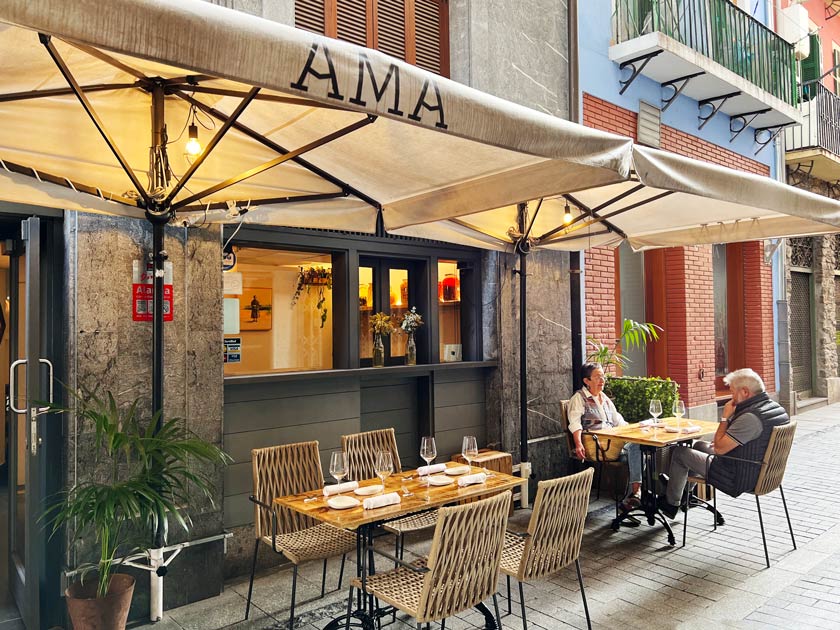 Terraza de Ama Taberna en el centro del casco viejo de Tolosa