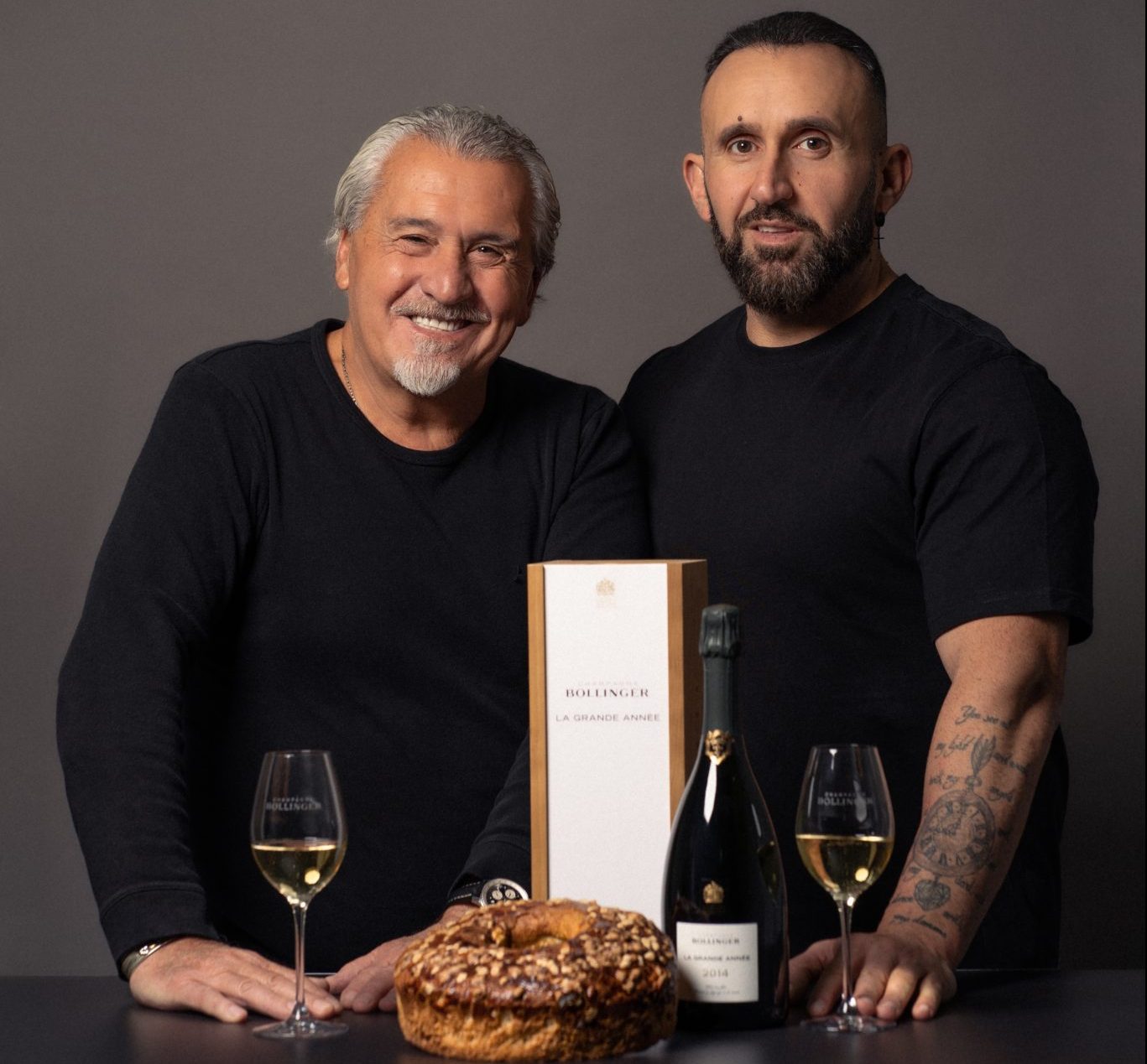 Paco y Jacob Torreblanca con el roscón y la botella de Bollinger