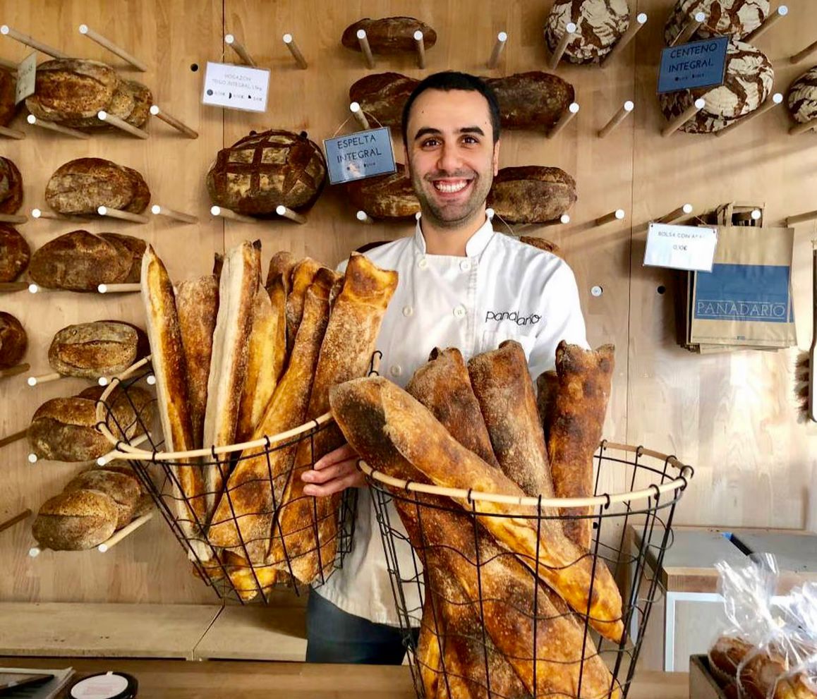 Darío Marcos en su panadería Panadarío