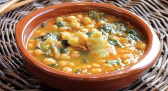 Potaje de Semana Santa con garbanzos, espinacas y bacalao