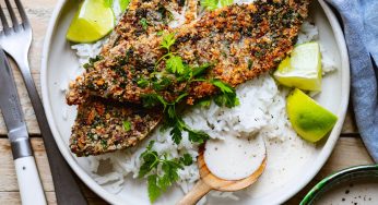 Filetes de caballa con costra de hierbas aromáticas y arroz