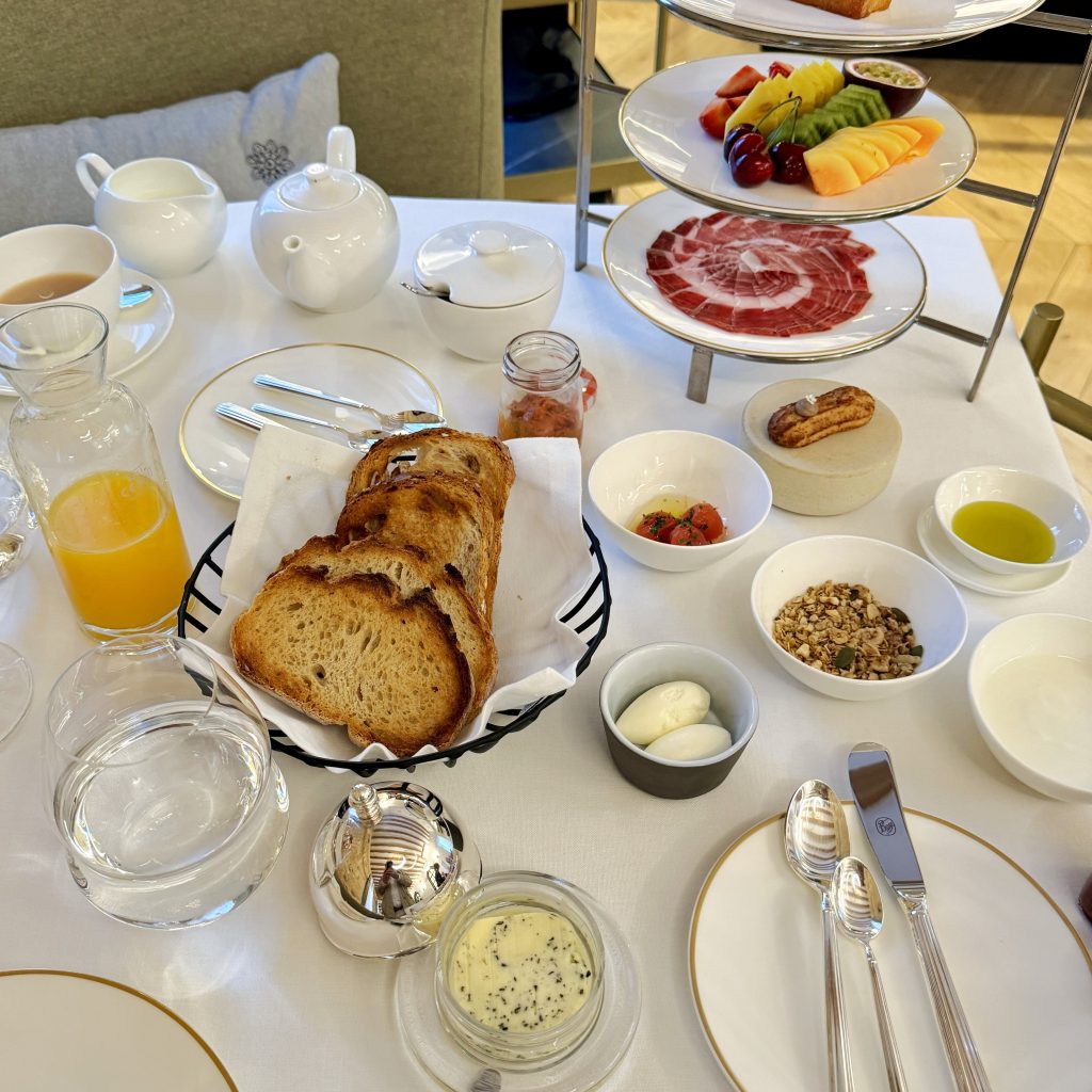 Hotel Eunice desayuno