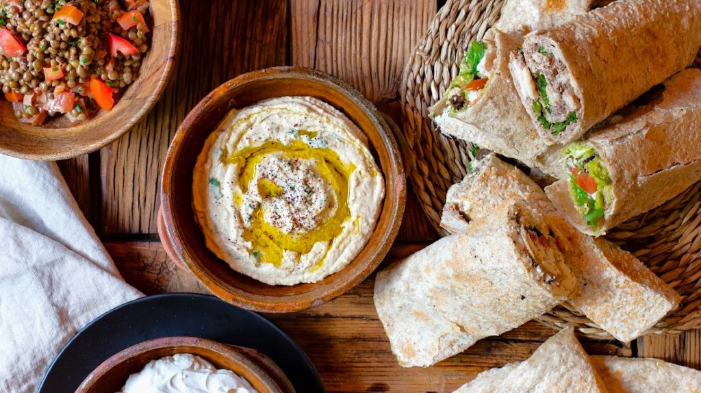 Guarda esta lista de restaurantes baratos para comer bien en Madrid 6 Merca2.es Makan: sabores libaneses en un ambiente casual