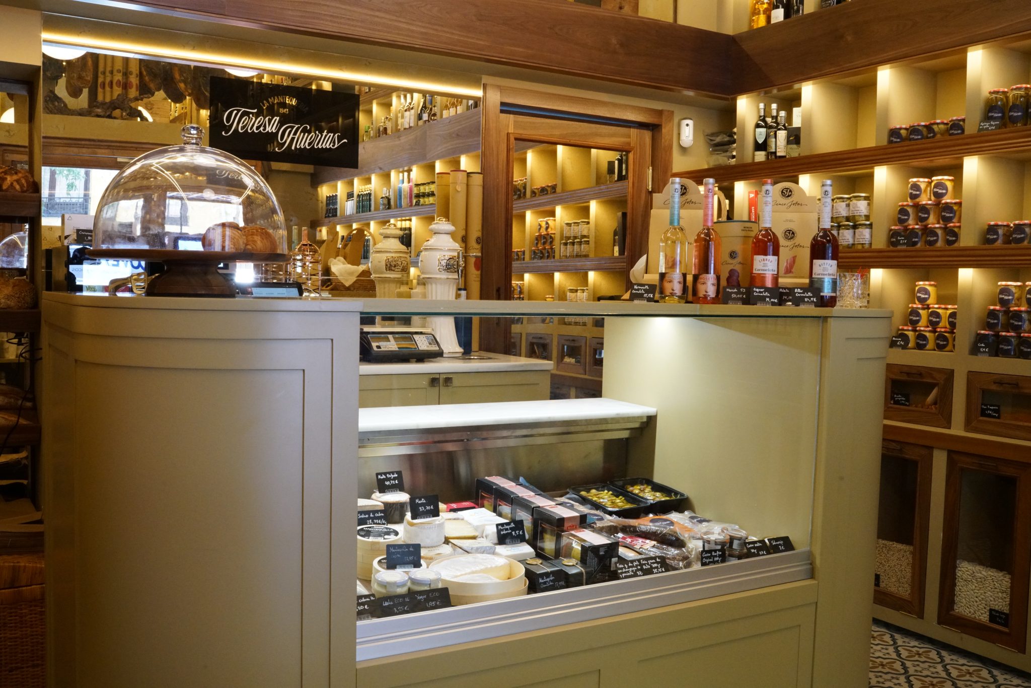 Mantequería Teresa Huertas: interior del local