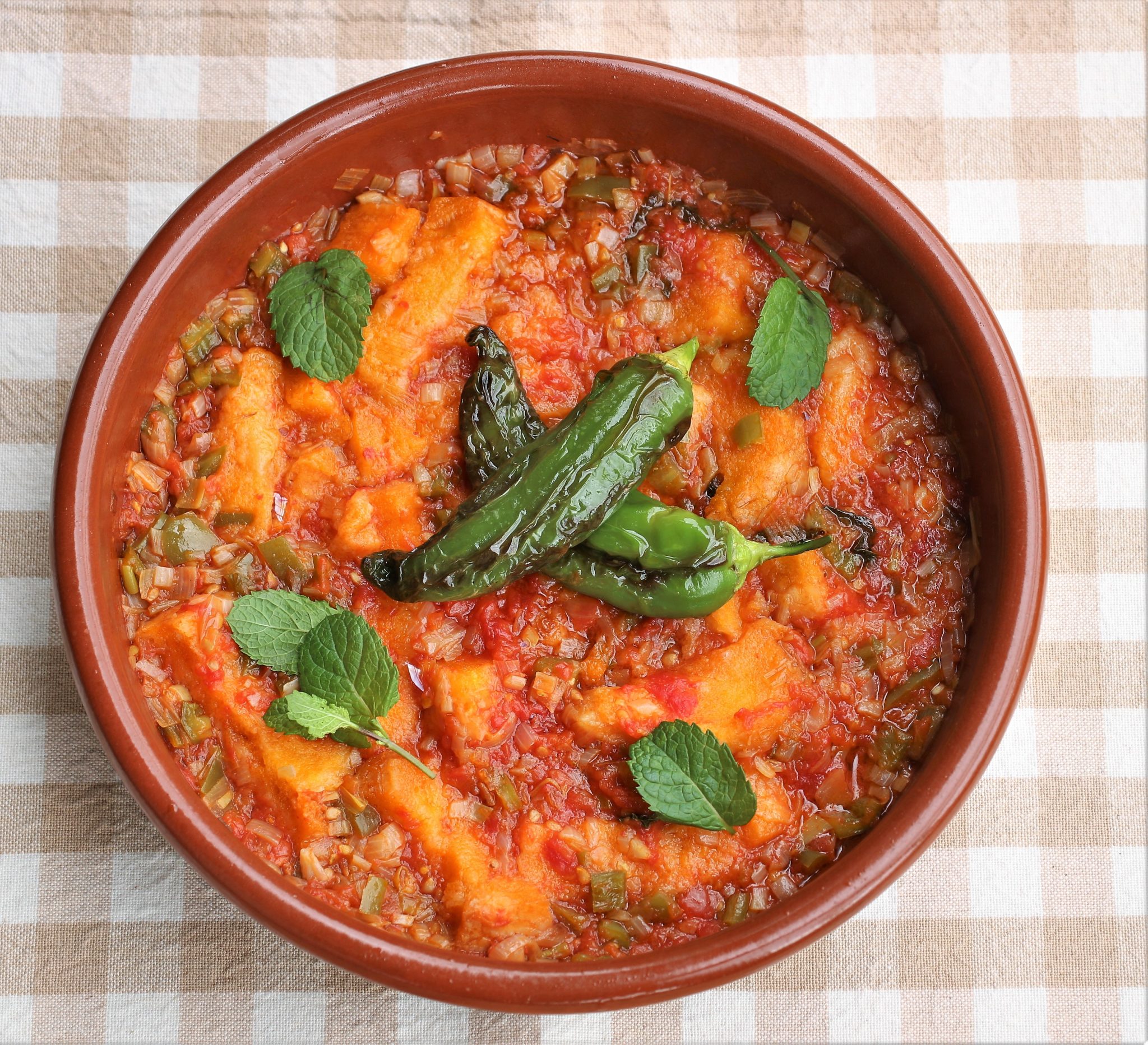 La cocina de los agosteros. Sopa de tomate y hierba buena